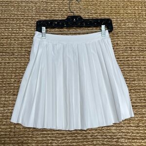 White pleated skirt sz S